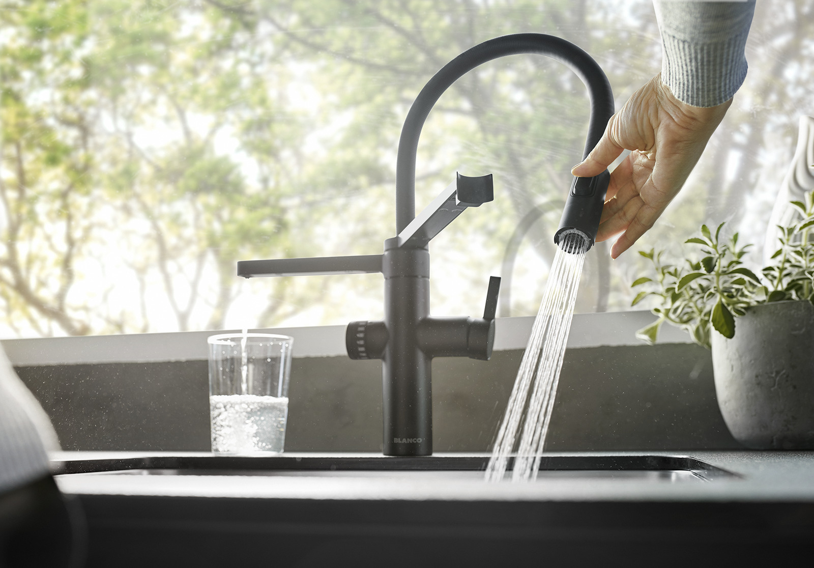 Смеситель 3-в-1 Blanco EVOL-S Pro Filter матовый черный 526636 фото 6