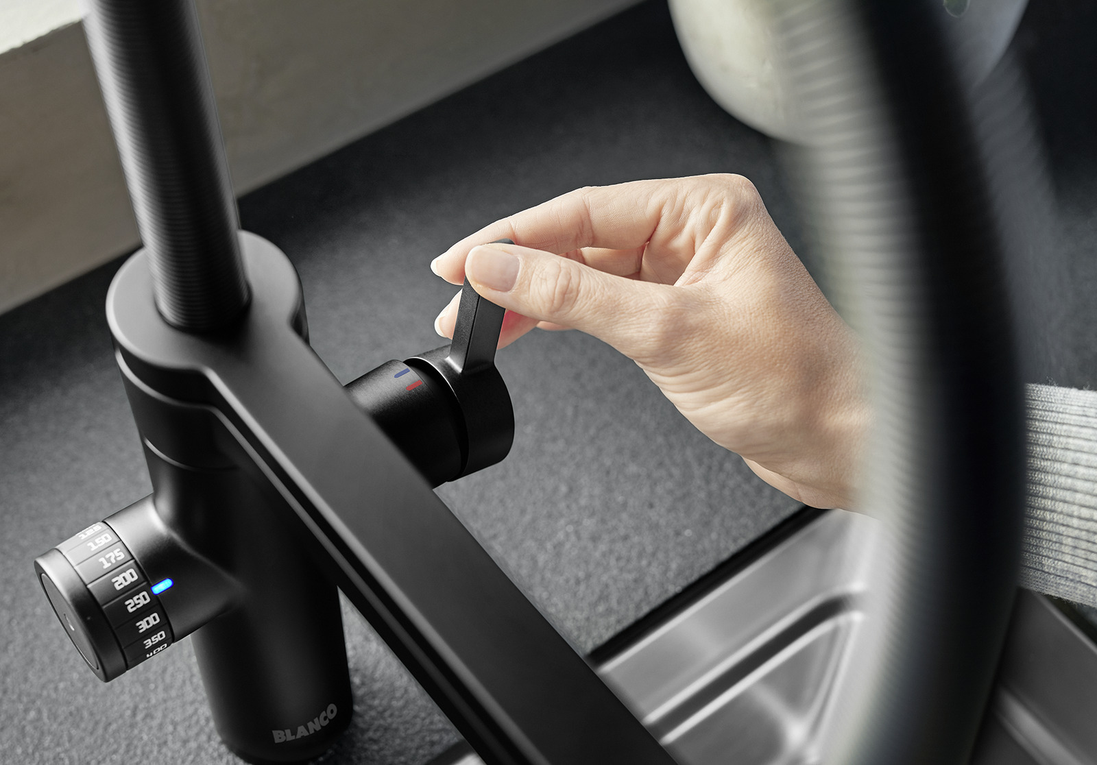 Смеситель 3-в-1 Blanco EVOL-S Pro Filter матовый черный 526636 фото 5