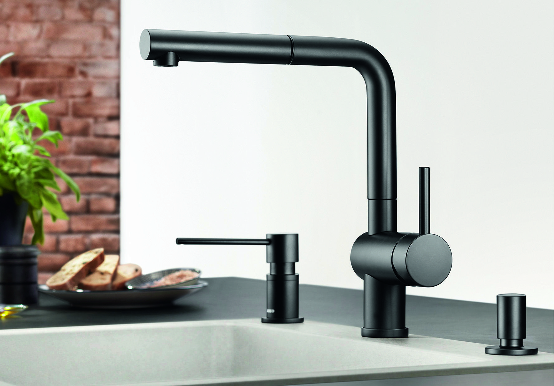 Дозатор для жидкого мыла Бланко Lato черный матовый 525789 фото 6 Дозатор для жидкого мыла Blanco Lato черный матовый 525789 фото 6