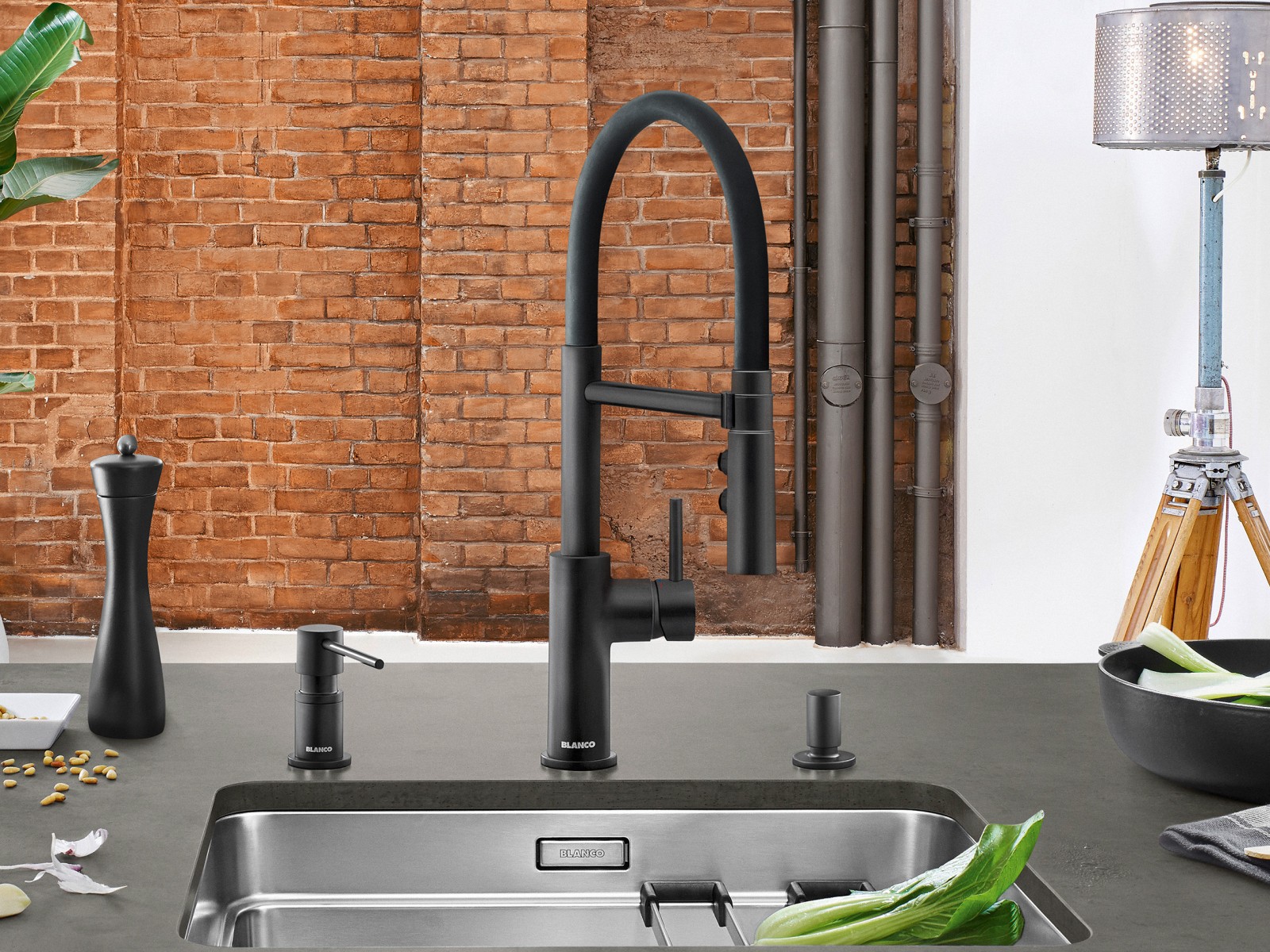 Дозатор для жидкого мыла Бланко Lato черный матовый 525789 фото 4 Дозатор для жидкого мыла Blanco Lato черный матовый 525789 фото 4